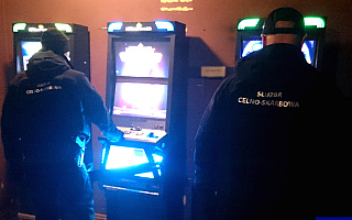 Cios w nielegalny hazard. Funkcjonariusze przejęli 9 nielegalnych automatów do gier
